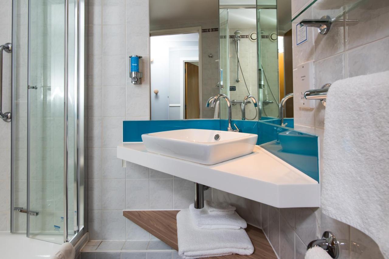 Express London Airport By Ihg 3*