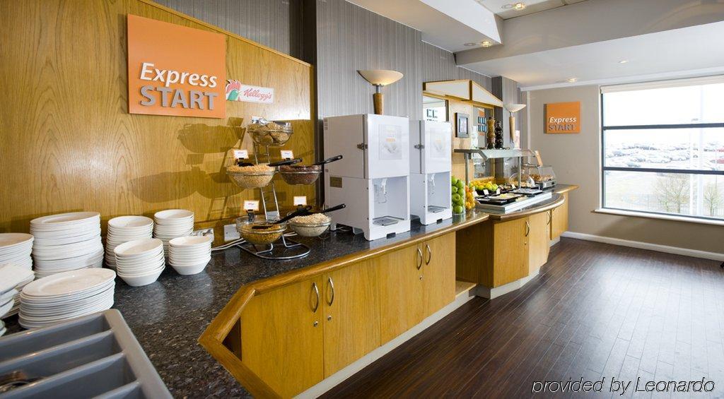 Express London Airport By Ihg 3*