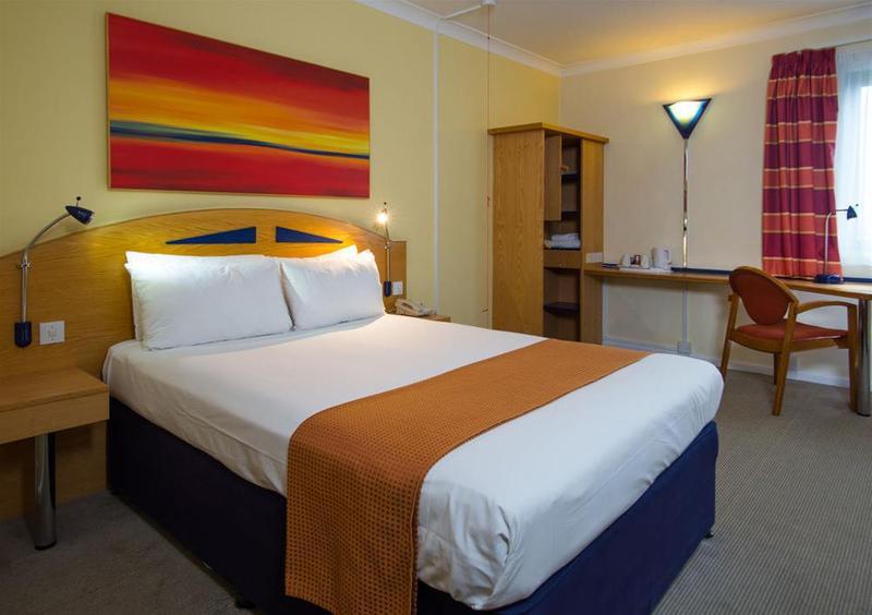 Hotel Express London Airport By Ihg 3*