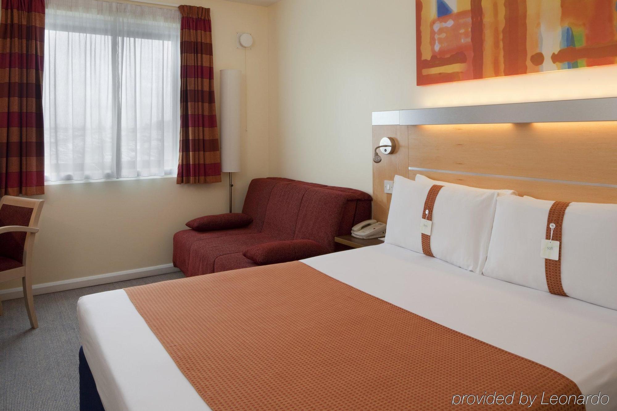 Express London Luton Airport By Ihg Hotel 3*