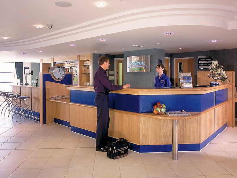 Hotel Express London Airport By Ihg