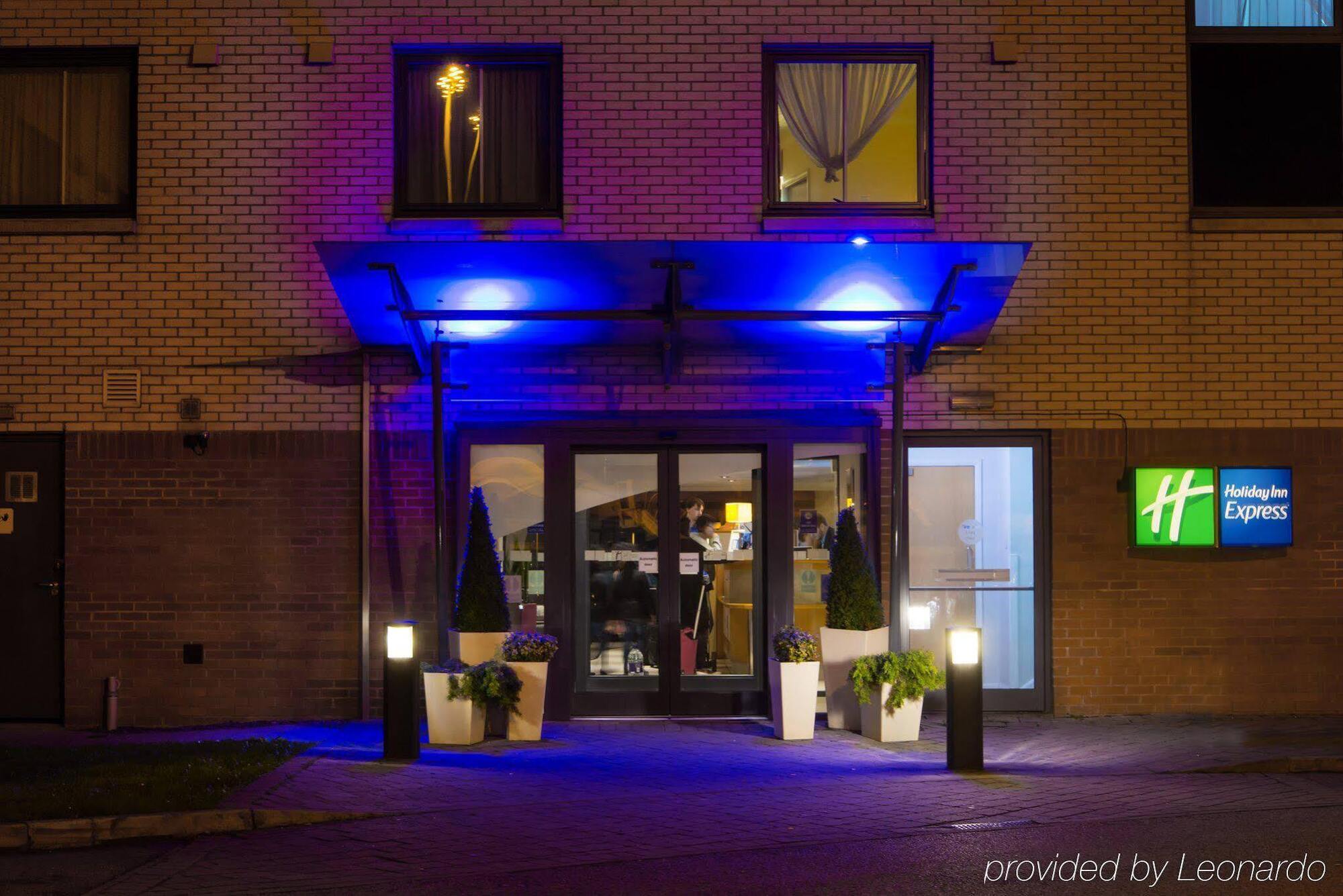 Express London Luton Airport By Ihg