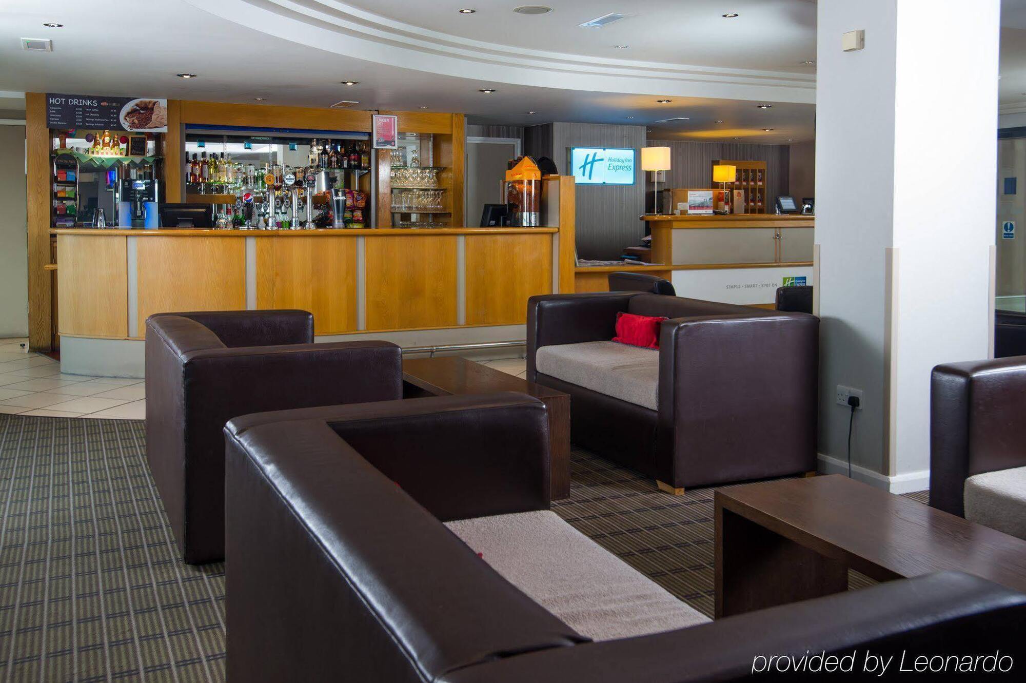 Express London Luton Airport By Ihg 3*